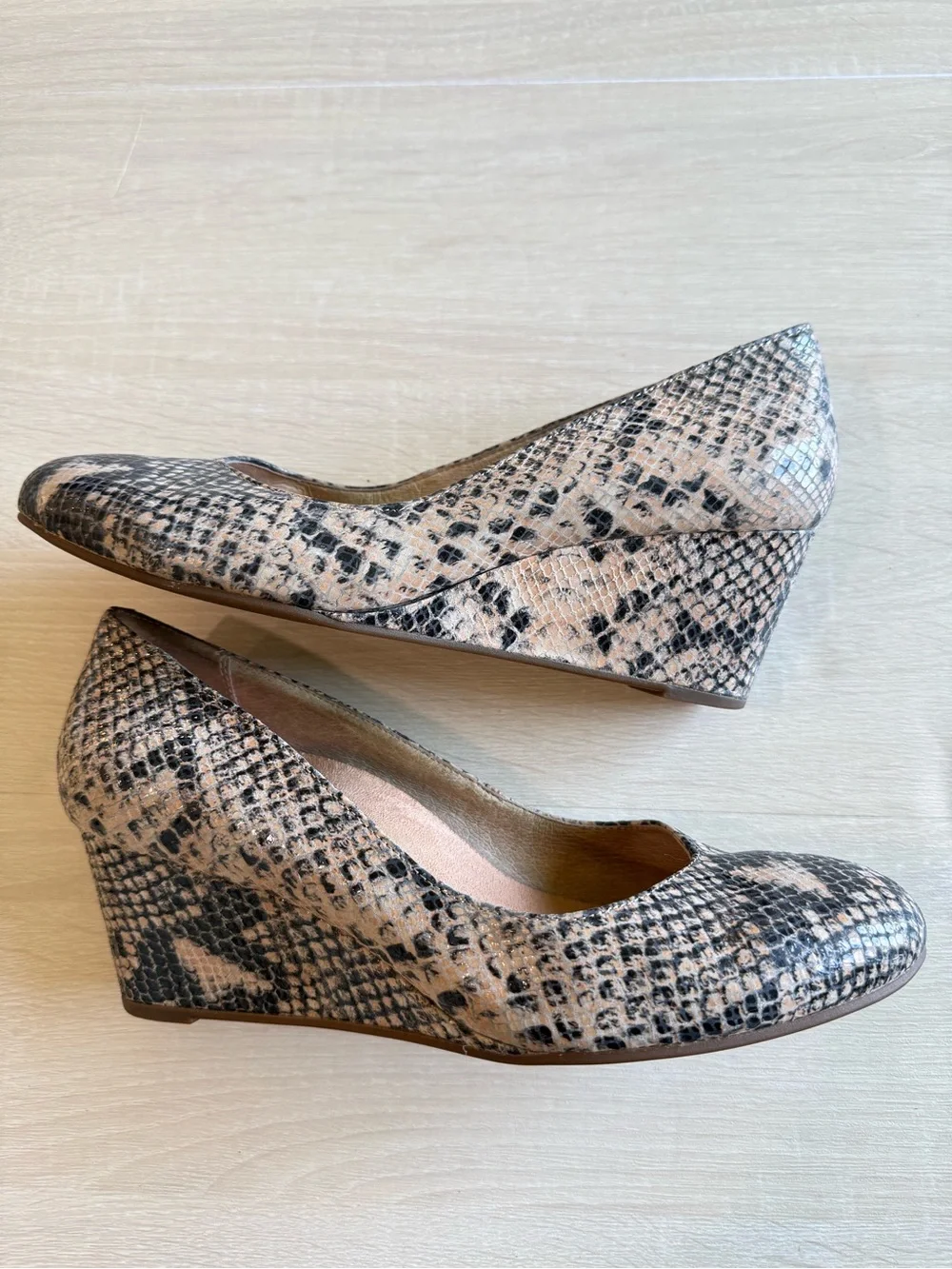 Vionic Antonia Snake Print Wedge Pumps Women’s Size 10 Orthotic Comfort